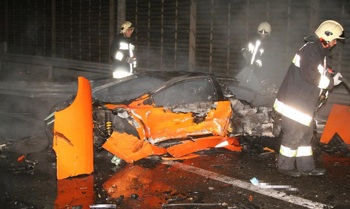 4 siêu xe “tan tành” trong ngày nghỉ tuần - 4 4 siêu xe “tan tành” trong ngày nghỉ tuần - 4