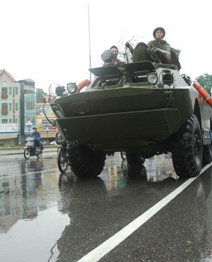 Xe thiết giáp lội nước vào Hà Nội thuộc loại nào?  - 1