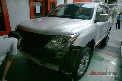 Xem "mổ thịt" Lexus RX400h!  - 18