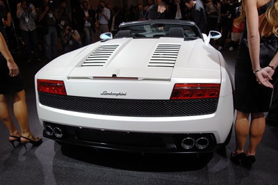 "Tân binh" của Lamborghini hâm nóng triển lãm Los Angeles - 4