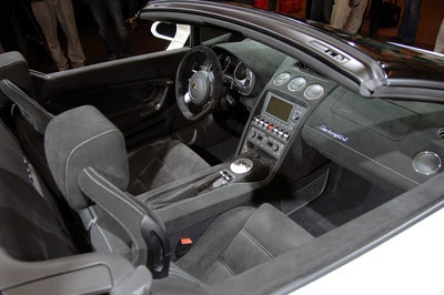 "Tân binh" của Lamborghini hâm nóng triển lãm Los Angeles - 6