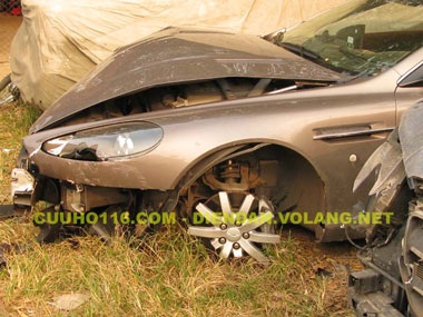 Siêu xe Aston Martin lâm nạn tại Hà Nội - 6 Siêu xe Aston Martin lâm nạn tại Hà Nội - 6