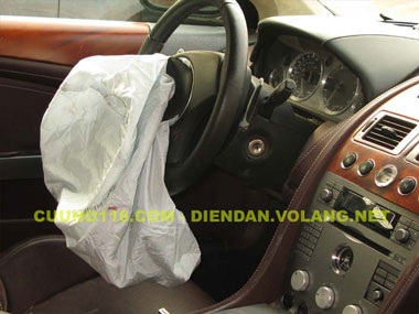 Siêu xe Aston Martin lâm nạn tại Hà Nội - 10 Siêu xe Aston Martin lâm nạn tại Hà Nội - 10