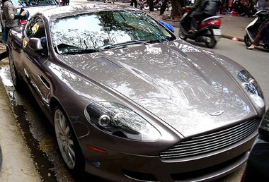 Siêu xe Aston Martin lâm nạn tại Hà Nội - 1 Siêu xe Aston Martin lâm nạn tại Hà Nội - 1