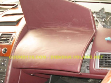 Siêu xe Aston Martin lâm nạn tại Hà Nội - 9 Siêu xe Aston Martin lâm nạn tại Hà Nội - 9