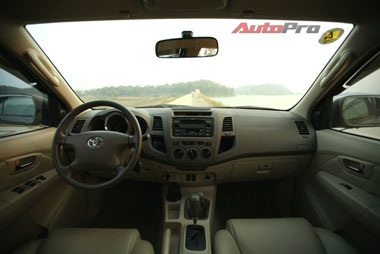 Toyota Fortuner: Lựa chọn đắt đỏ cho xứ nghèo!  - 10