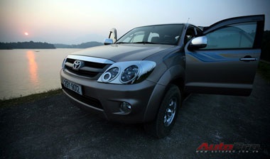 Toyota Fortuner: Lựa chọn đắt đỏ cho xứ nghèo!  - 14