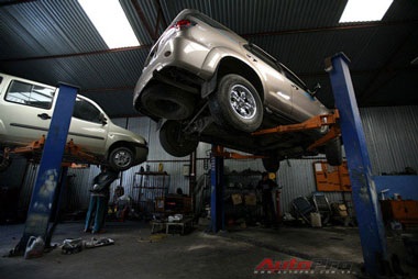 Toyota Fortuner: Lựa chọn đắt đỏ cho xứ nghèo!  - 1