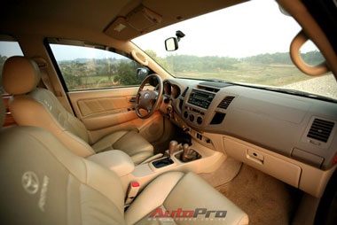 Toyota Fortuner: Lựa chọn đắt đỏ cho xứ nghèo!  - 2