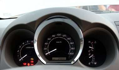 Toyota Fortuner: Lựa chọn đắt đỏ cho xứ nghèo!  - 7