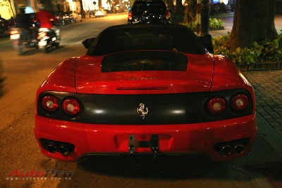 Mất Aston Martin, Hà Nội có thêm Ferrari!  - 1