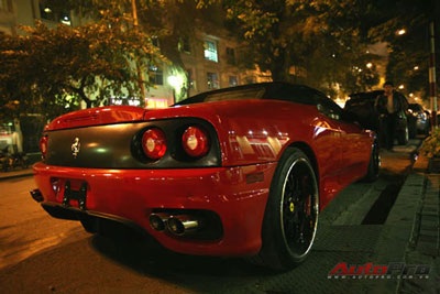 Mất Aston Martin, Hà Nội có thêm Ferrari!  - 2