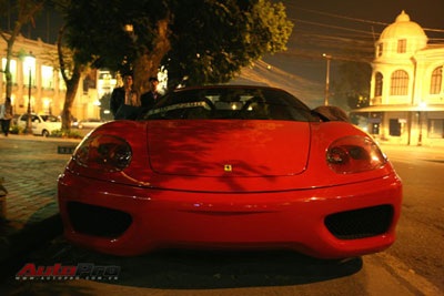 Mất Aston Martin, Hà Nội có thêm Ferrari!  - 3