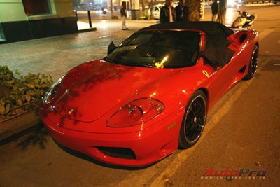 Mất Aston Martin, Hà Nội có thêm Ferrari!  - 4