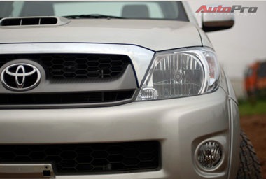 Chọn Toyota Hilux nếu thích hành xác!  - 1