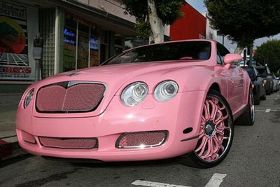 Paris Hilton đón Giáng sinh với Bentley hồng - 4