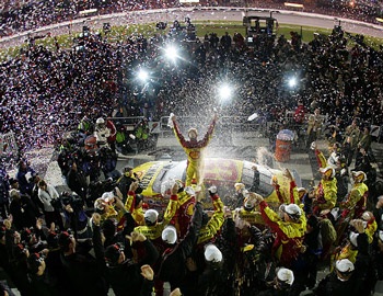 Daytona 500 - "Thánh địa đua xe" - 11