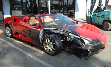 Xe Ferrari cháy một nửa vẫn có giá 110.000 USD!    - 1