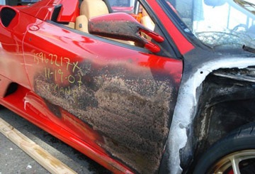 Xe Ferrari cháy một nửa vẫn có giá 110.000 USD!    - 2