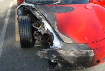 Xe Ferrari cháy một nửa vẫn có giá 110.000 USD!    - 3