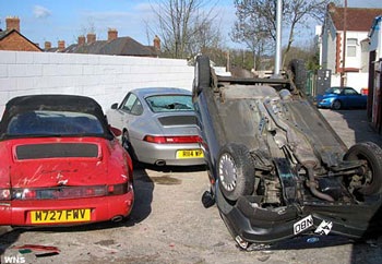 Cụ ông 93 tuổi đâm hỏng hai chiếc Porsche - 1 Cụ ông 93 tuổi đâm hỏng hai chiếc Porsche - 1