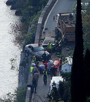 Thêm một xe trong phim Điệp viên 007 gặp nạn - 1 Thêm một xe trong phim Điệp viên 007 gặp nạn - 1