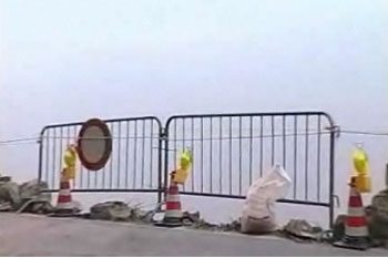 Thêm một xe trong phim Điệp viên 007 gặp nạn - 3 Thêm một xe trong phim Điệp viên 007 gặp nạn - 3