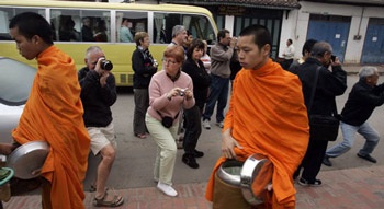 Luang Prabang - Quá khứ gánh tương lai - 1