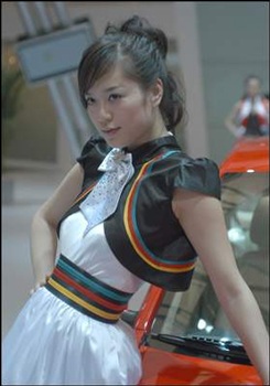 Triển lãm Thượng Hải: người mẫu không "hở" vẫn đắt khách! - 2