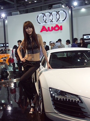 “Chân dài” xứ Hàn khuấy động Triển lãm Busan (1) - 7