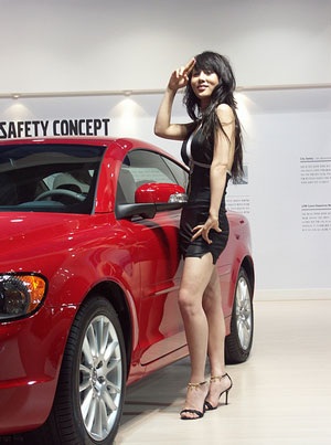 “Chân dài” xứ Hàn khuấy động Triển lãm Busan (1) - 11