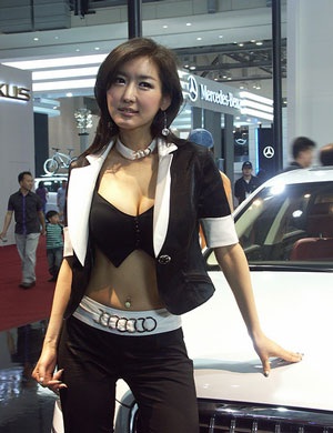 “Chân dài” xứ Hàn khuấy động Triển lãm Busan (2) - 2 “Chân dài” xứ Hàn khuấy động Triển lãm Busan (2) - 2