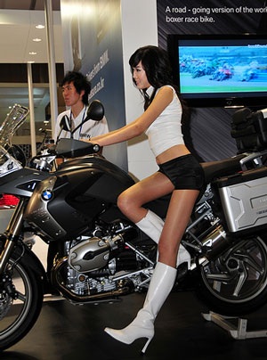 “Chân dài” xứ Hàn khuấy động Triển lãm Busan (2) - 10 “Chân dài” xứ Hàn khuấy động Triển lãm Busan (2) - 10