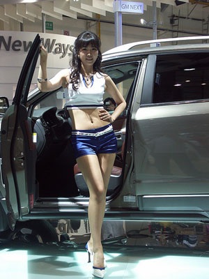 “Chân dài” xứ Hàn khuấy động Triển lãm Busan (1) - 5