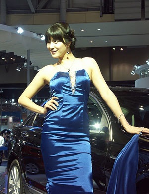 “Chân dài” xứ Hàn khuấy động Triển lãm Busan (1) - 3