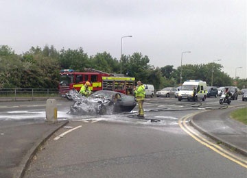 Một chiếc Ferrari 599 GTB cháy rụi  - 2