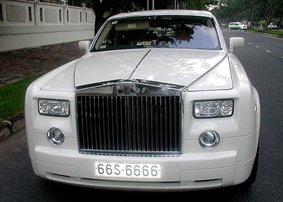 Rolls-Royce Đồng Tháp chơi biển độc - 1 Rolls-Royce Đồng Tháp chơi biển độc - 1