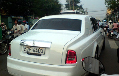 Rolls-Royce Đồng Tháp chơi biển độc - 7 Rolls-Royce Đồng Tháp chơi biển độc - 7