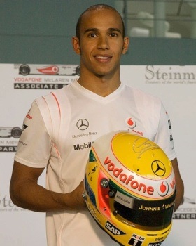 Mũ bảo hiểm gắn kim cương - 1 Mũ bảo hiểm gắn kim cương - 1