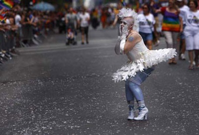 Rộn ràng ngày hội của dân đồng tính - 1 Rộn ràng ngày hội của dân đồng tính - 1