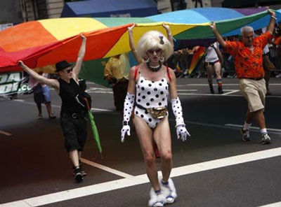 Rộn ràng ngày hội của dân đồng tính - 2 Rộn ràng ngày hội của dân đồng tính - 2