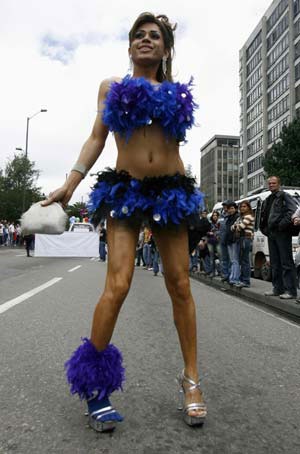 Rộn ràng ngày hội của dân đồng tính - 3 Rộn ràng ngày hội của dân đồng tính - 3