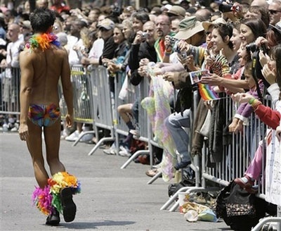 Rộn ràng ngày hội của dân đồng tính - 7 Rộn ràng ngày hội của dân đồng tính - 7