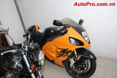 Gian hàng siêu mô-tô đầu tiên tại Hà Nội  - 2