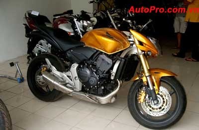 Gian hàng siêu mô-tô đầu tiên tại Hà Nội  - 7