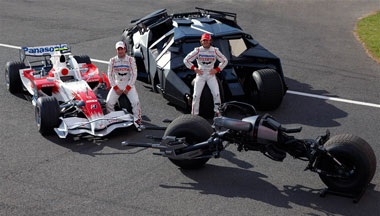 Toyota F1 song hành cùng xe của Người Dơi - 1 Toyota F1 song hành cùng xe của Người Dơi - 1