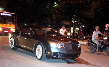 Siêu xe nhanh nhất của Bentley tại Hà Nội  - 2