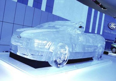 Xe Ford Focus làm bằng…băng - 2