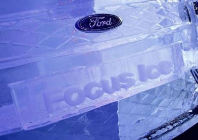 Xe Ford Focus làm bằng…băng - 3