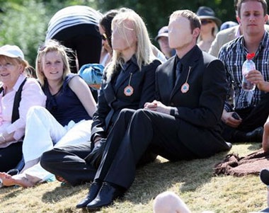 Chiến dịch quảng cáo “rợn người” của Lotus - 1 Chiến dịch quảng cáo “rợn người” của Lotus - 1